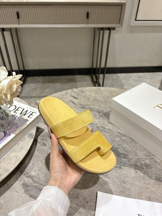 Шлепанцы женские фото 3