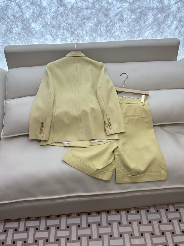 Костюм женский фото 4