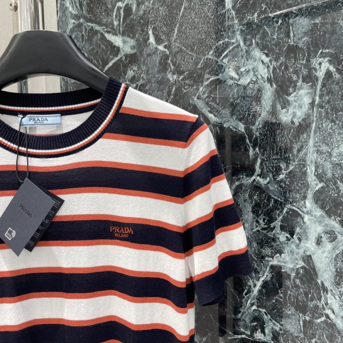 T-shirt women's фото 3