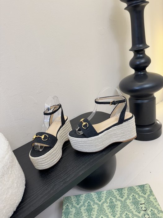 Босоножки фото 3