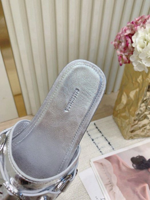 Шлепанцы женские фото 3