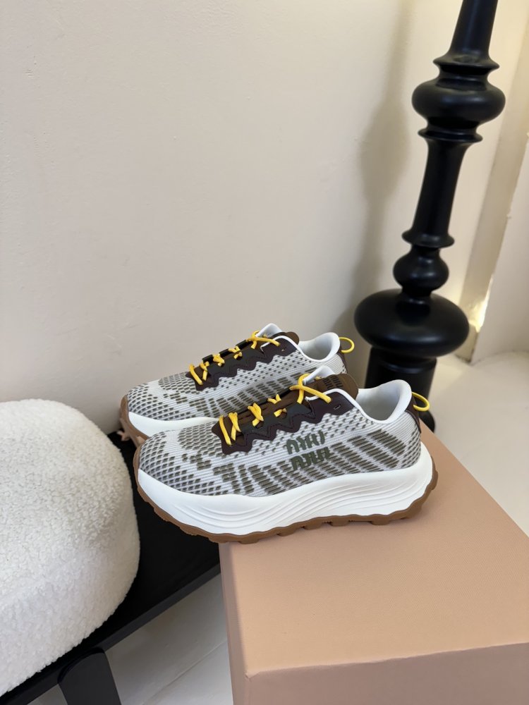 Кроссовки женские фото 5