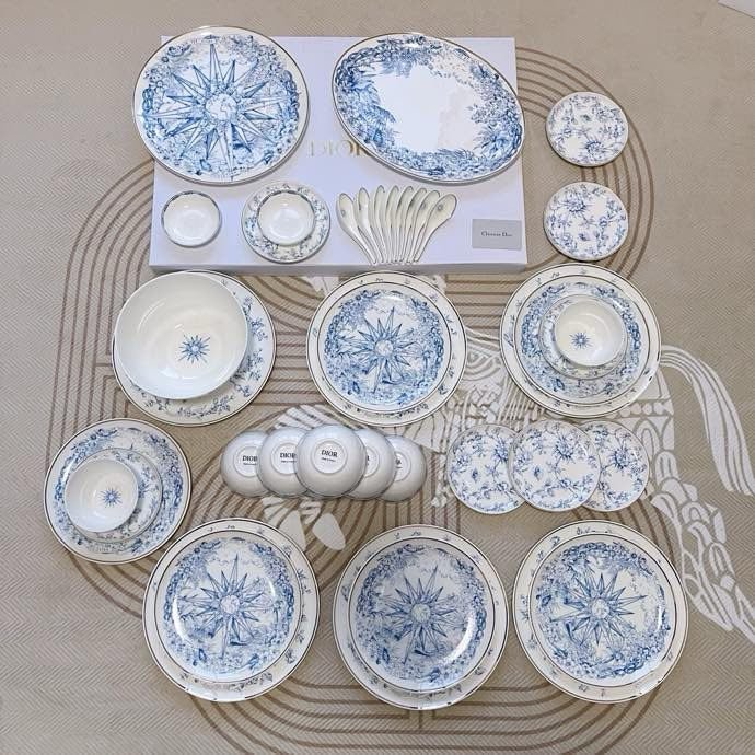 Set porcelain crockery of 41 of the subject