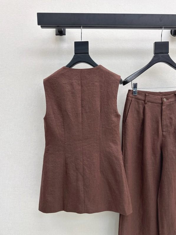 Элегантный женский костюм фото 7