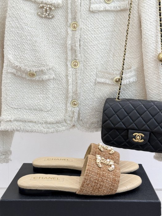 Шлепанцы женские