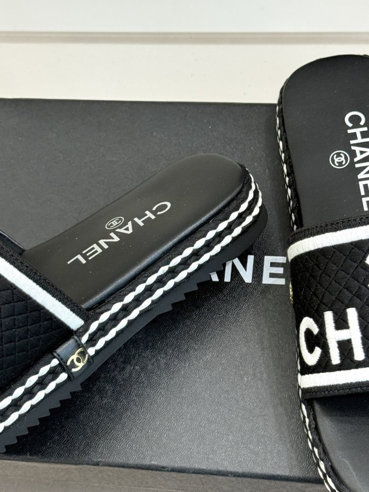 Шльопанці жіночі фото 6