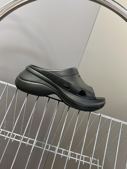 Шлепанцы фото 5