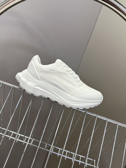 Кроссовки женские фото 5