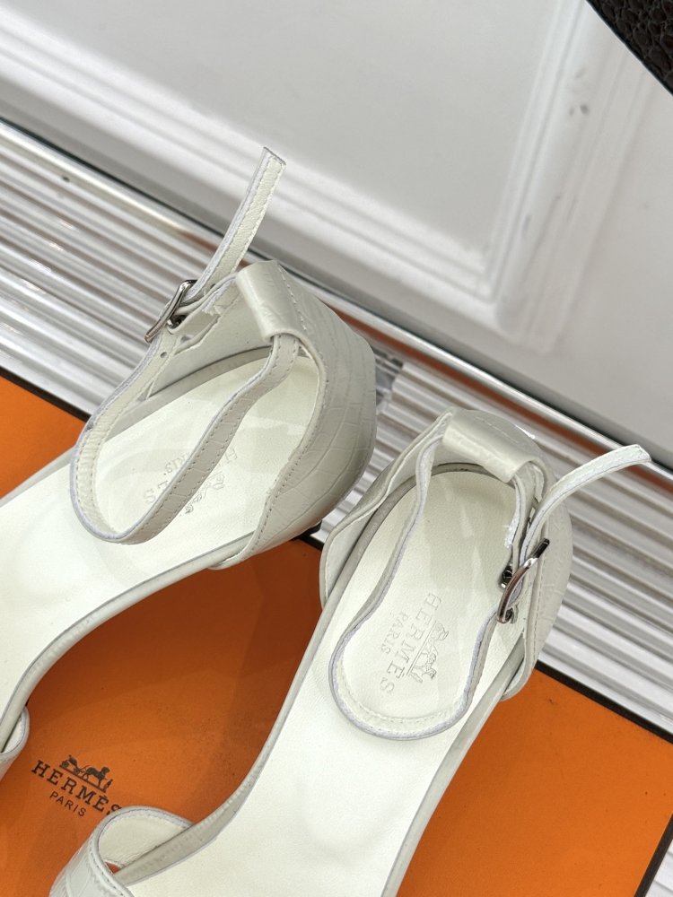 Босоножки фото 8