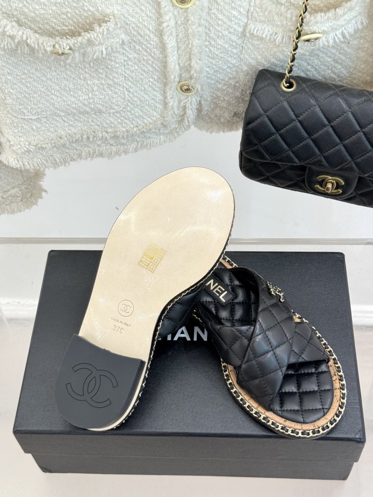 Шльопанці жіночі фото 9