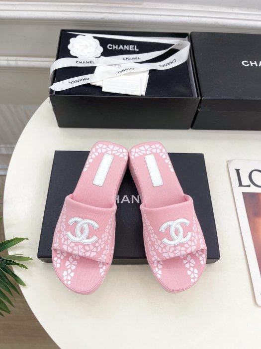 Шльопанці жіночі