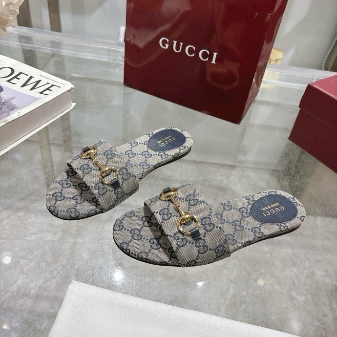 Шльопанці жіночі