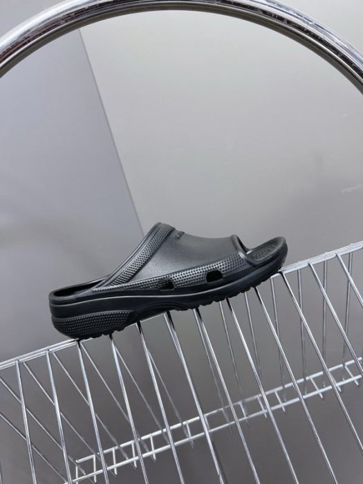 Шлепанцы женские фото 2