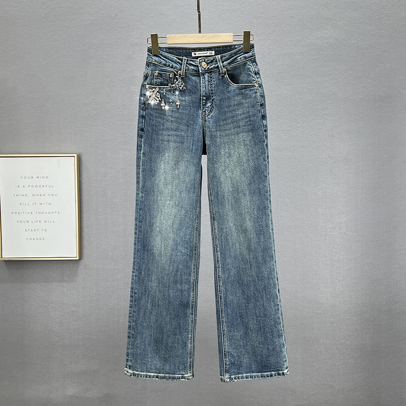 Women's fashionable extensive jeans
