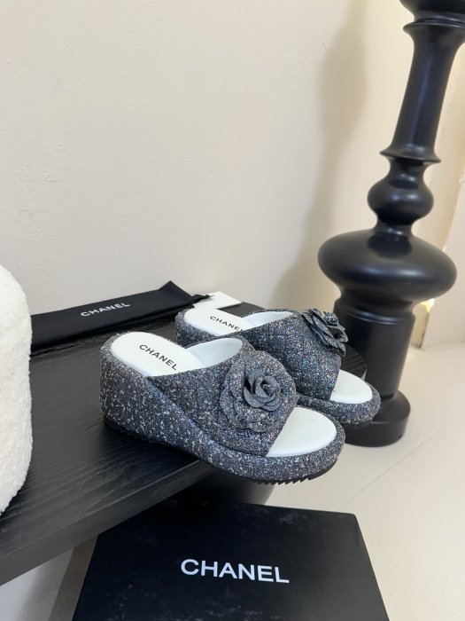 Шлепанцы женские фото 2