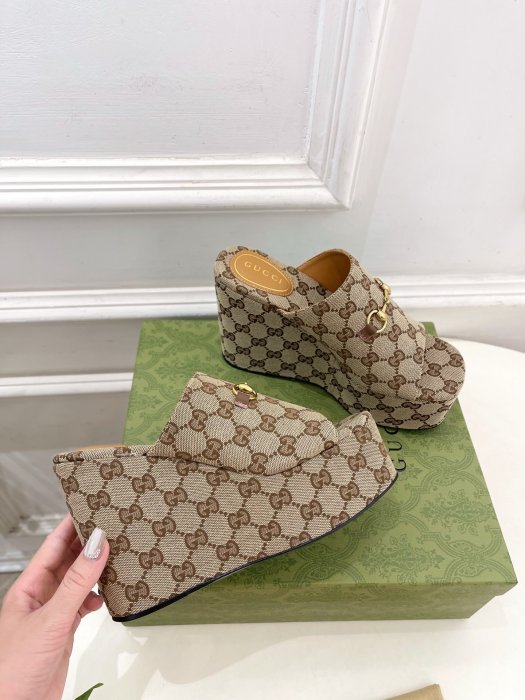 Босоножки фото 4