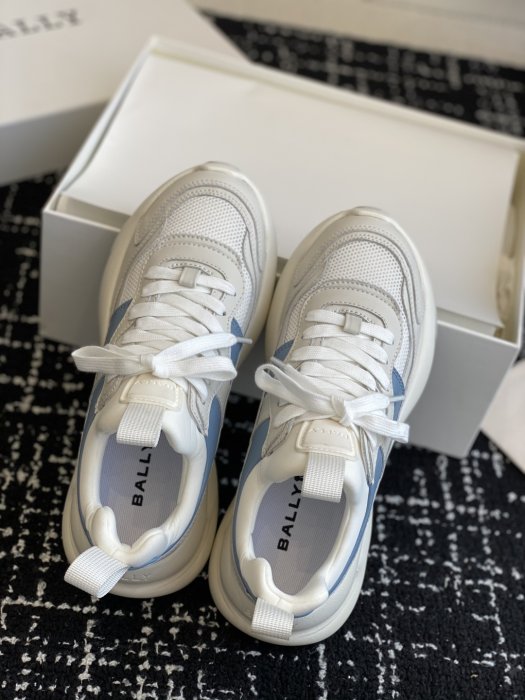 Кросівки жіночі фото 4