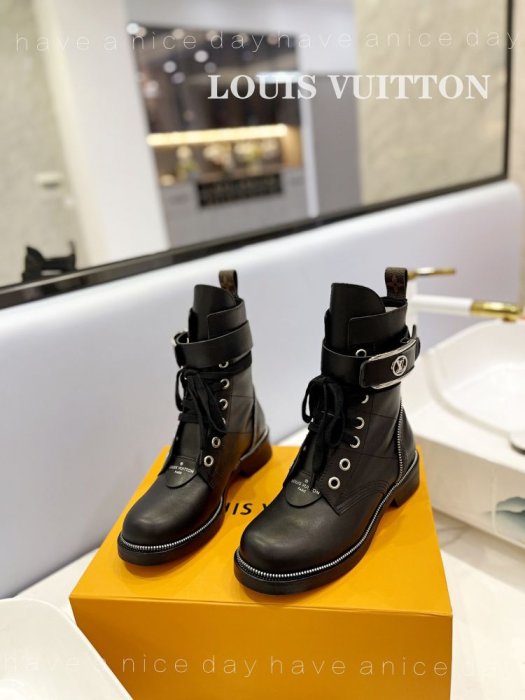 Boots - the size 38