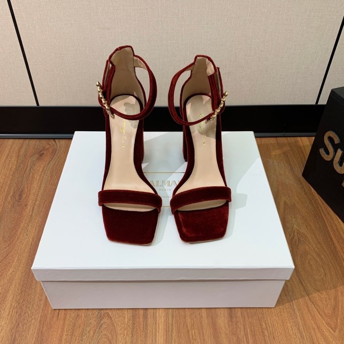 Босоножки фото 6