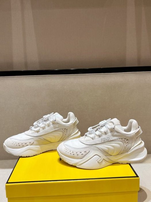 Кроссовки фото 6