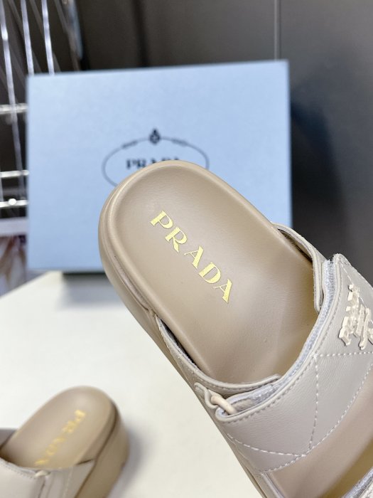 Шлепанцы фото 7