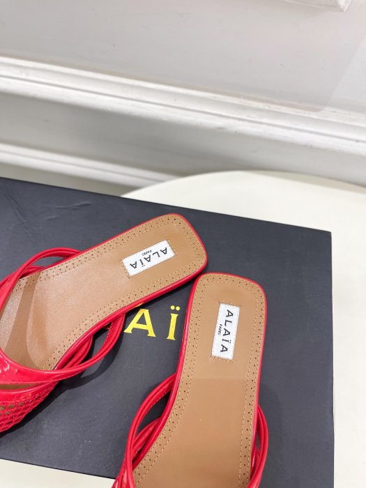 Шлепанцы женские фото 7