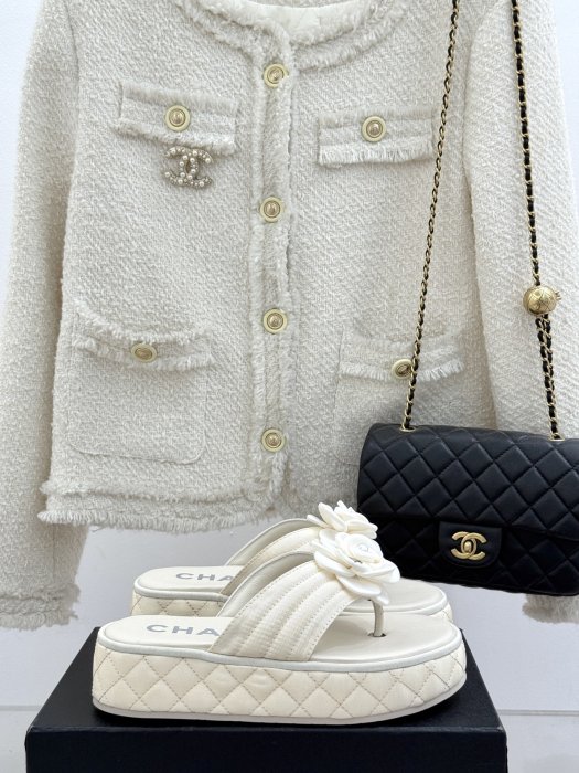 Шлепанцы женские