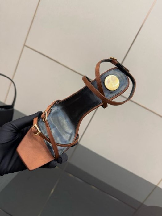 Босоножки фото 2