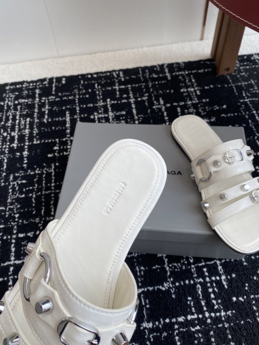 Шлепанцы женские фото 8