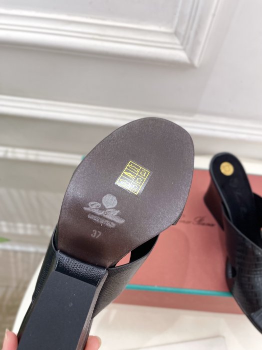 Босоножки фото 9