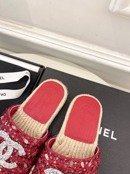 Шлепанцы женские фото 7