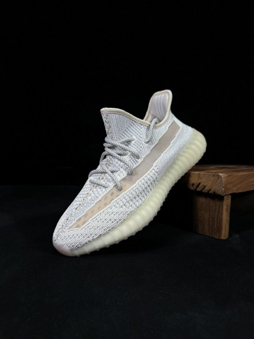 Кросівки Yeezy 350V2 фото 2