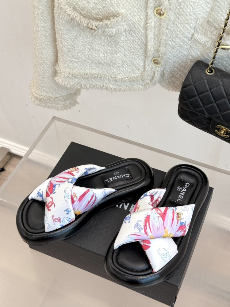 Шльопанці жіночі фото 2