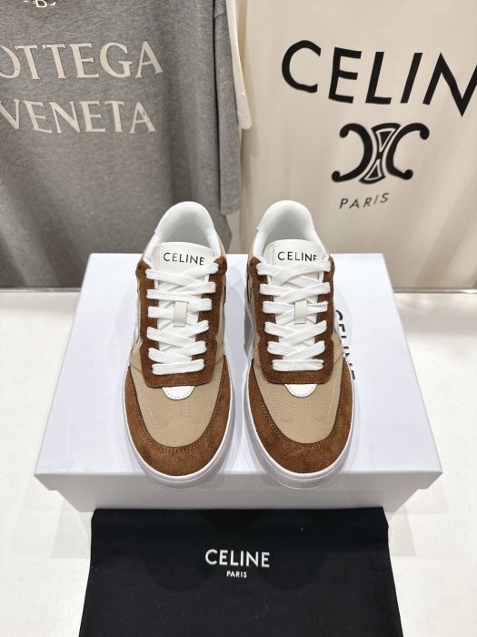 Кроссовки женские