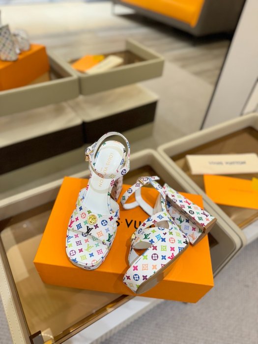 Босоножки фото 5