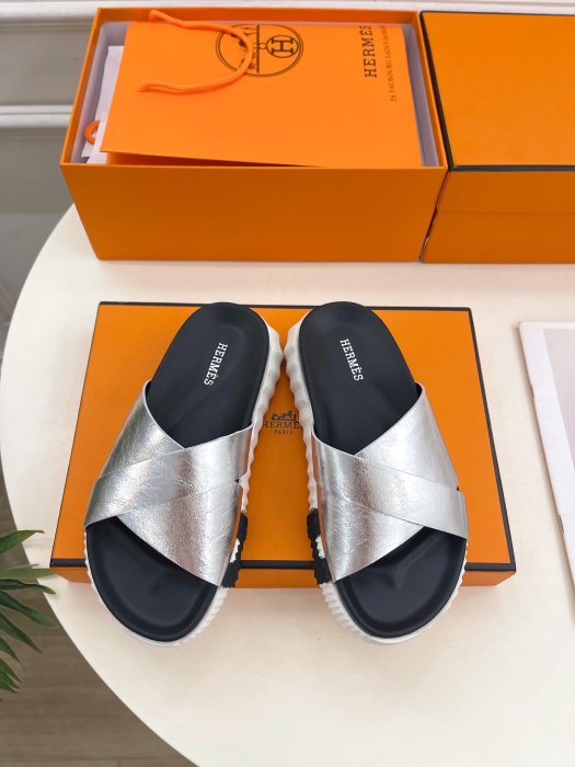 Шлепанцы женские