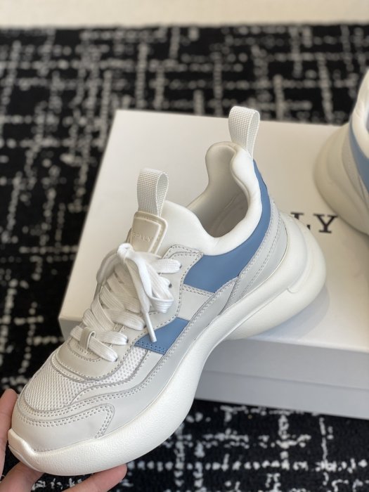 Кросівки жіночі фото 7