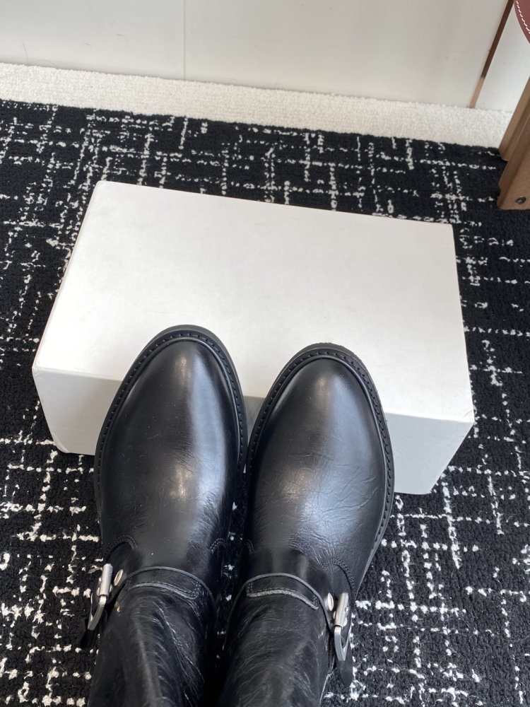 Сапоги женские фото 7