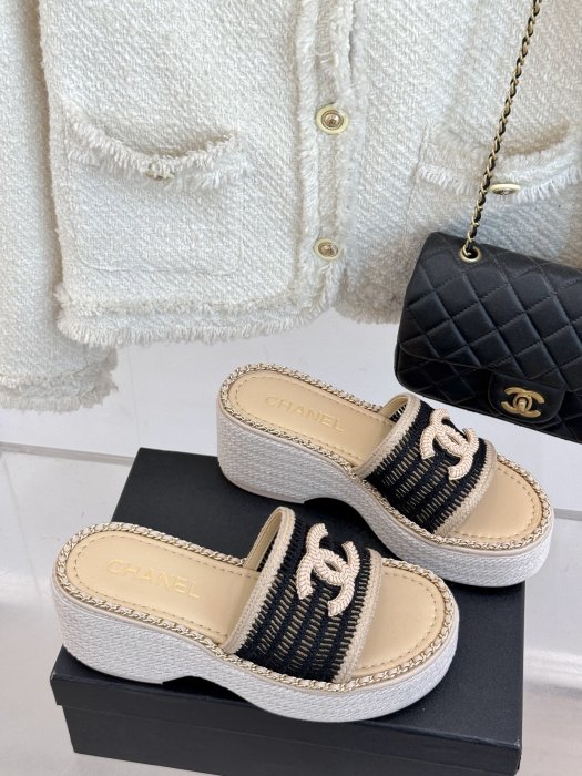 Шлепанцы женские фото 3