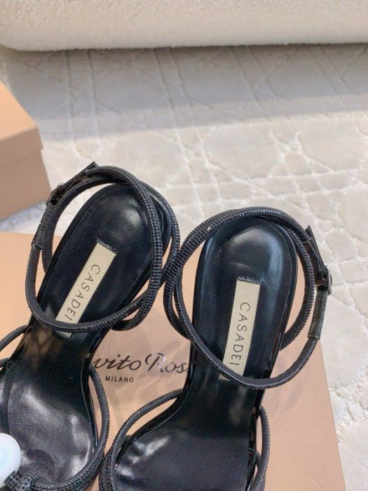 Босоножки фото 5