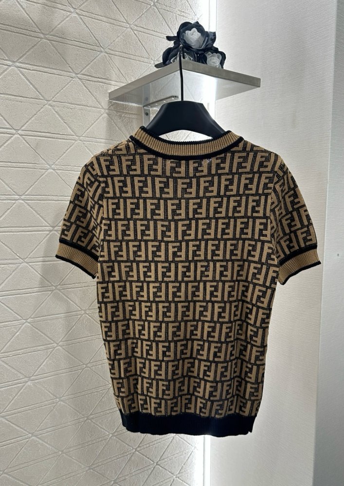 Футболка жіноча фото 2