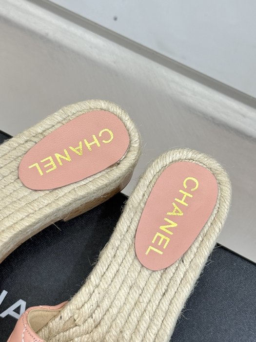 Шлепанцы женские фото 8