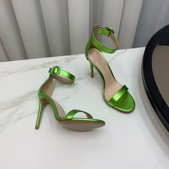 Босоножки фото 5