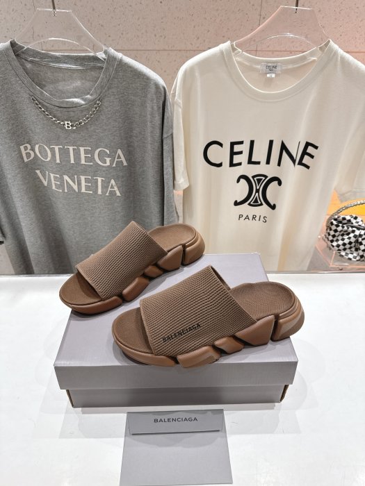 Шлепанцы женские фото 3