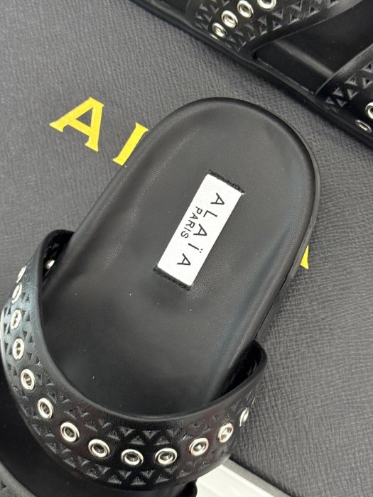 Шлепанцы женские фото 8