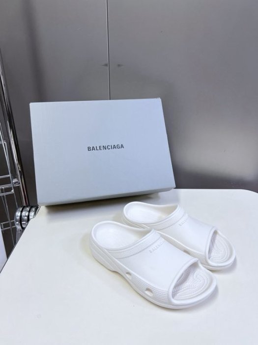 Шлепанцы женские