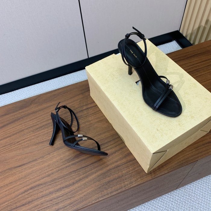 Босоножки фото 7