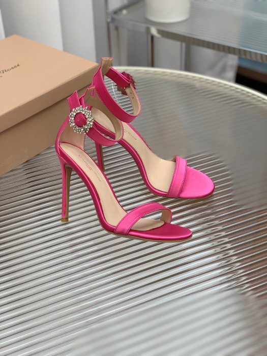 Босоножки фото 2