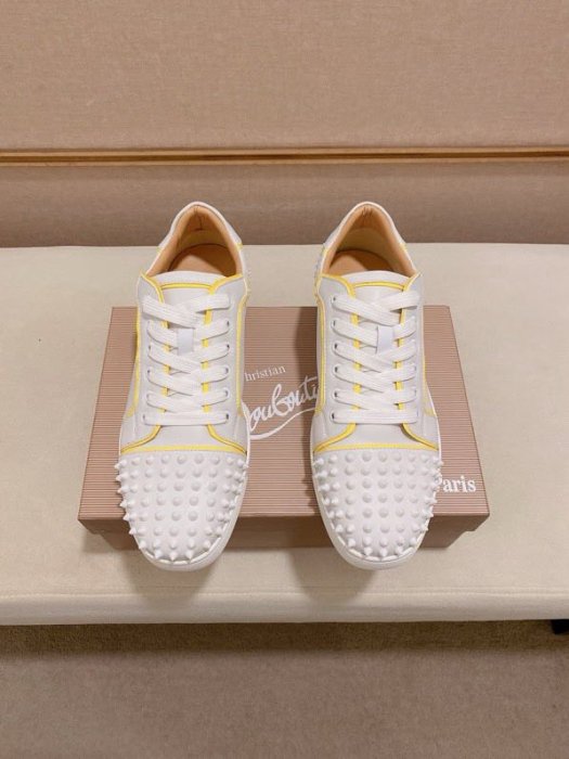 Кросівки чоловічі