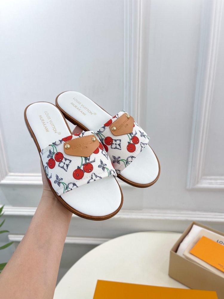 Шлепанцы женские фото 4